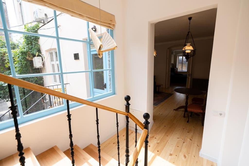 Tbilisian Yard - Center Apartment