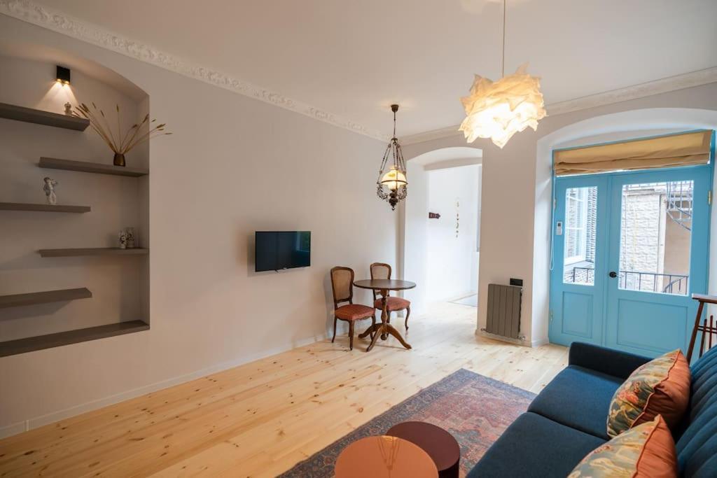 Tbilisian Yard - Center Apartment *